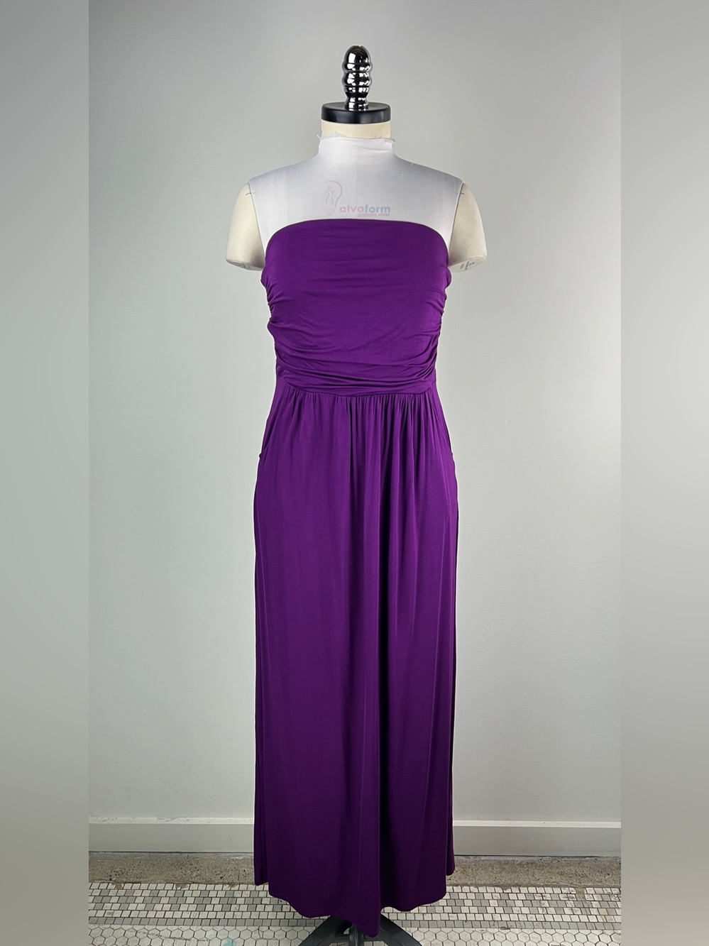 💚 3877. Purple Strapless Maxi Dress